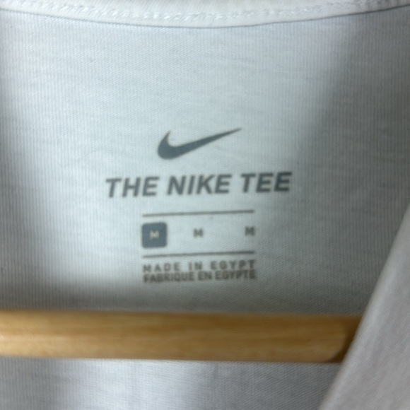 Nike Men's White Graphic T-Shirt Size Medium - Picture 3 of 8